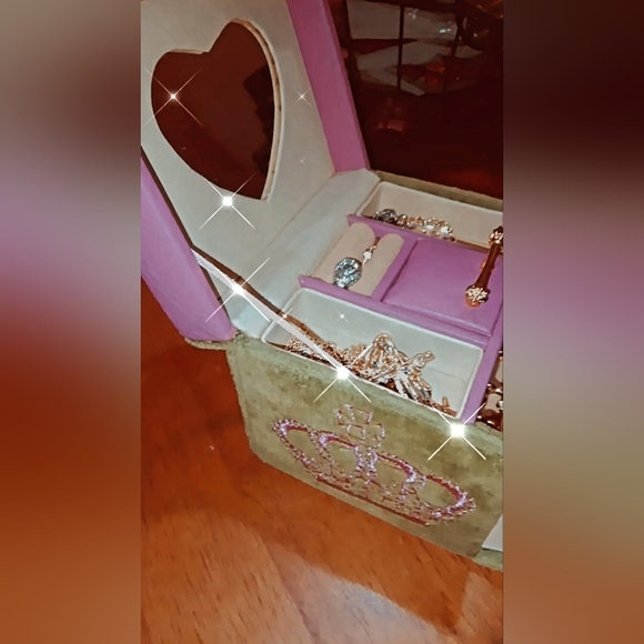 COPY - Juicy couture jewelry box Train - Picture 3 of 8